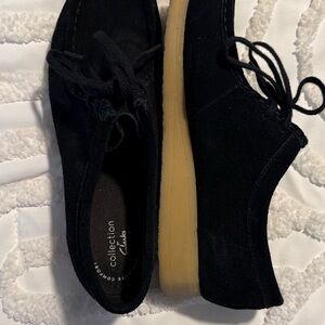 Clarks Women's Black Suede Wallabees Size 9